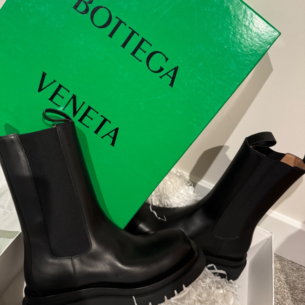 Bottega Veneta Chelsea Boots - Picture 5 of 5